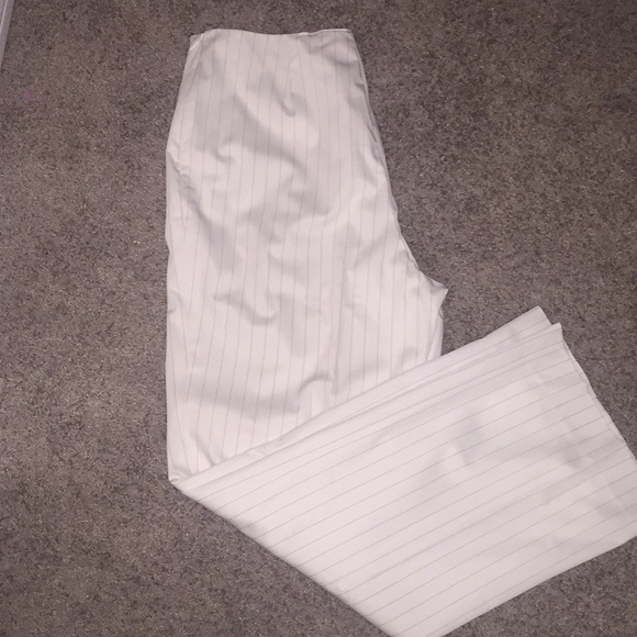 Pin stripe suite - Picture 4 of 4